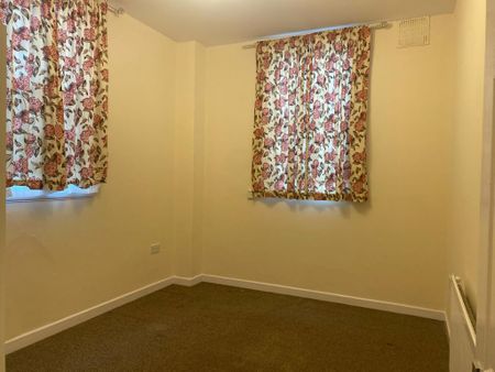 3 bedroom flat to rent - Photo 3