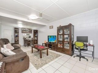 Charming Duplex Living in the Heart of South Townsville - Photo 5