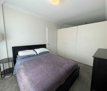 Central Location 1 Bed apartment - Photo 6