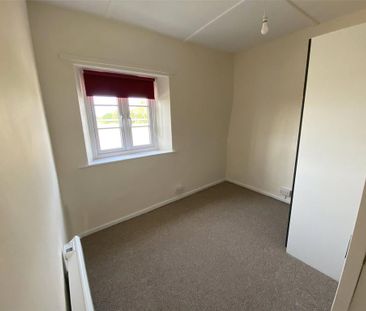 2 bedroom end of terrace house to rent - Photo 3