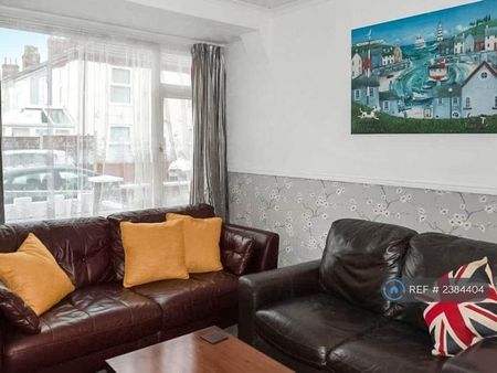 3 bedroom terraced house to rent - Photo 2