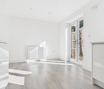 3 bedroom semi-detached house to rent - Photo 2