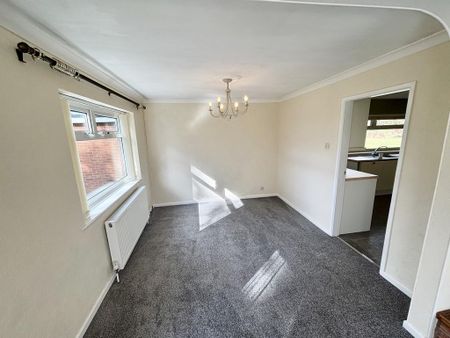 3 bedroom detached bungalow to rent - Photo 2