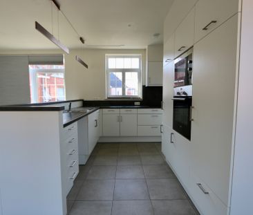 Bel-etagewoning met 3 slaapkamers, balkon, tuintje en garage. - Foto 6