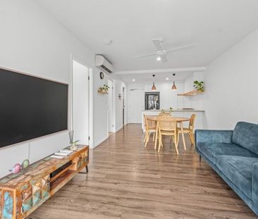 Furnished 1 bed, 1 car park, study and balcony - Photo 1