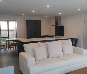 6 Bedroom Boarding House - Photo 4