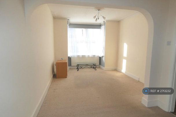 3 bedroom terraced house to rent - Photo 1