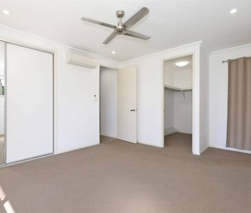 Something Special - Top Quality Modern Home - Fully Fenced - Photo 3
