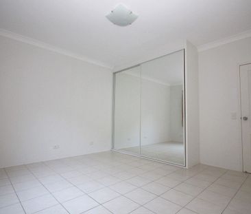 Immaculate One Bedroom Unit - Photo 4