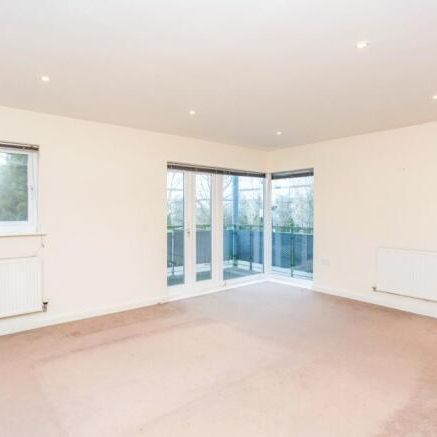 Manhattan Avenue, Watford - Photo 1