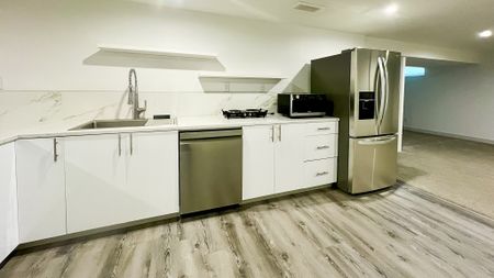 Spacious 3 Bed Home For Rent In Acadia | Oversized Garage | Fenced Backyard. - Photo 5