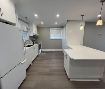 For Lease - 73 Murray Drive, Aurora, Ontario - Photo 4