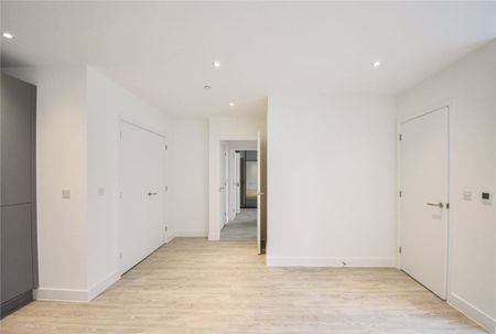 Carter Jonas have already secured tenants for this property. To find out how we can assist you in securing the best quality tenants as quickly as possible, please call our office on 01223 403330. - Photo 3