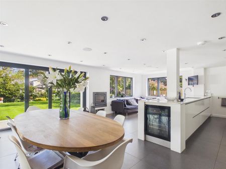 5 bedroom detached house to rent - Photo 3