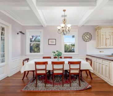 Stunning Home With Timeless Art Deco Elegance - Photo 3