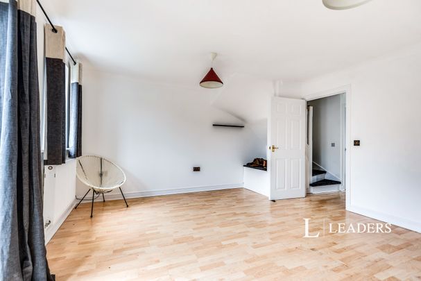 3 bedroom house to rent Charlton Court, Reading Road, Wantage, Oxfordshire, OX12 - Photo 1