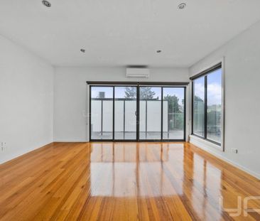 Stylish Townhouse Living in Maidstone - Photo 1