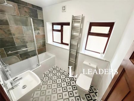 3 bedroom flat to rent - Photo 5