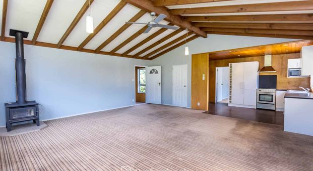 40a Colletts Road, Mangaroa - Photo 1