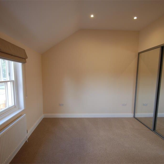 2 bedroom end of terrace house to rent - Photo 1
