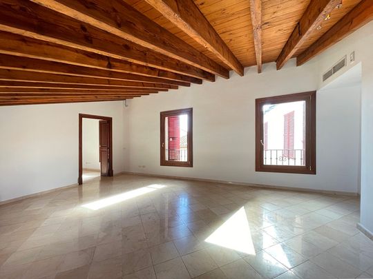 Apartamento de 3 dormitorios, balcón, sin muebles, soleado y con carácter, ascensor, zona Paseo del Borne, Palma. - Photo 1