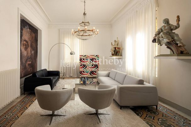 A refined and elegant apartment in heart of Florence - Photo 1