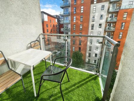 2 bedroom flat to rent - Photo 4