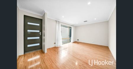 4x2x2 with theatre and study in Greenwood - Photo 2