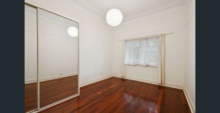 Character Subiaco home - Photo 2