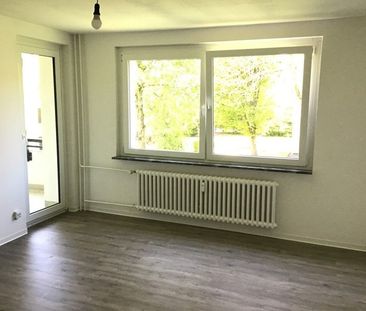 Großzügige 3-Zimmer Wohnung mit Balkon in gepflegter Grünanlage! - Photo 1