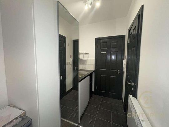 Heston Avenue, TW5 - Photo 1