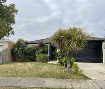 33 Ebony Street Cranbourne VIC - Photo 5