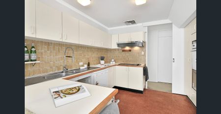 Rare house-sized apartment adjoining harbourside parklands - Photo 4