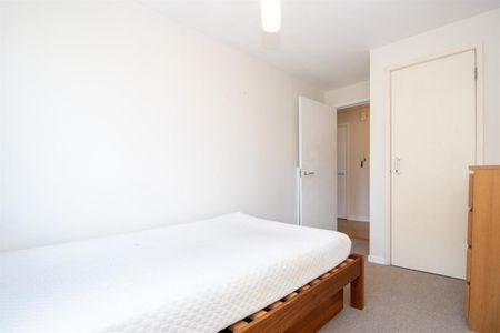 2 bedroom Flat To Let - Photo 5