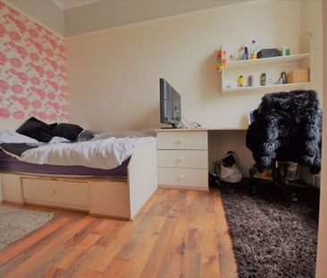 6 bedroom Flat in Hollybank, Leeds - Photo 2