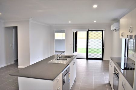 39 Sapphire Cres, Redbank Plains QLD 4301 - House For Rent | Domain - Photo 5