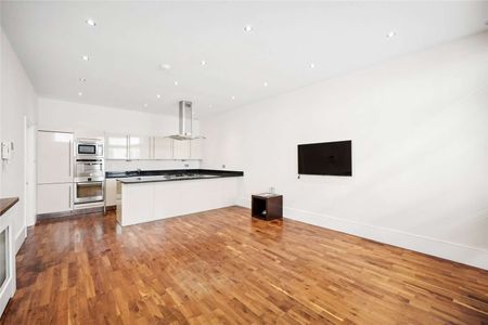 A beautifully presented three bedroom mews house located in the heart of South Kensington also benefiting from a private garage. - Photo 4