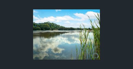 Lovely Lakeside Location - Photo 3