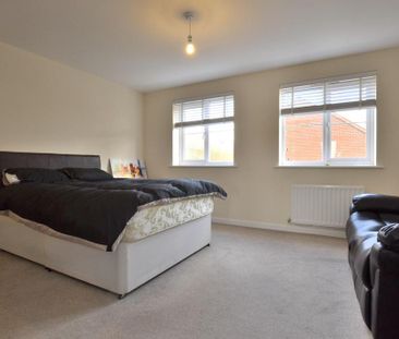 4 bedroom end of terrace house to rent - Photo 6