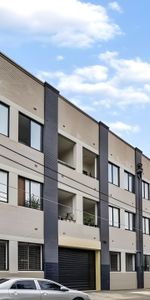 Modern One-Bedroom Apartment with Secure Parking in Vibrant Camperdown - Photo 4