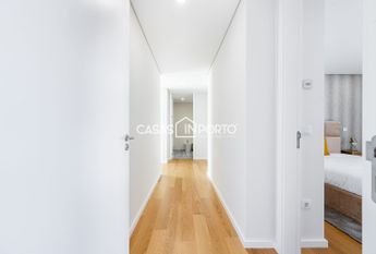 T4 Penthouse de charme com 2 terraços aos Aliados