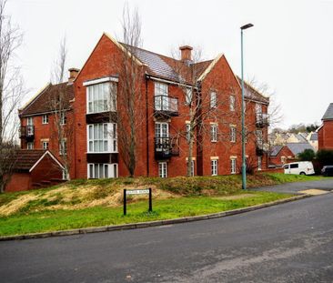 Alexandra Close, Dursley, Glos - Photo 5