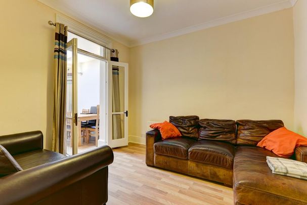 6 bedroom house to rent - Photo 1