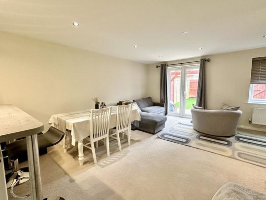 4 bedroom end of terrace house to rent - Photo 1