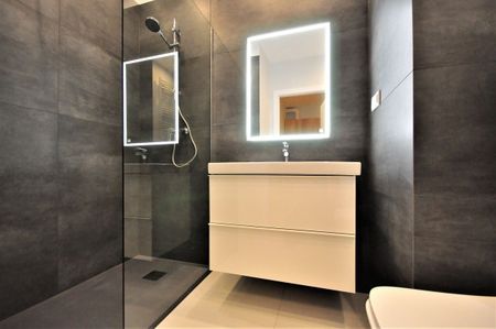 Kawalerka z sypialnią, balkonem i garażem. - Zdjęcie 3