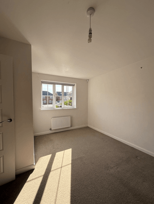 3 bedroom flat to rent - Photo 1