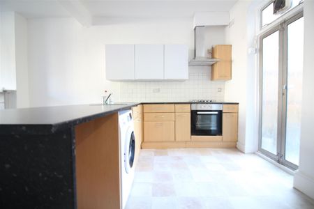Ferme Park Road, Crouch End, London - Photo 4