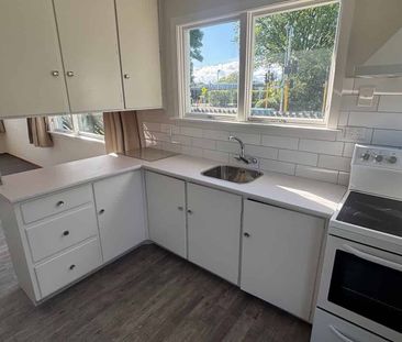 Convenience on Colman - Photo 3