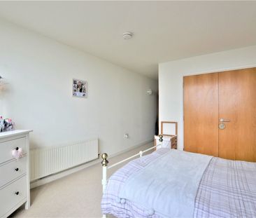 A 3 Bedroom Apartment Instruction to Let in Bexhill - Photo 2