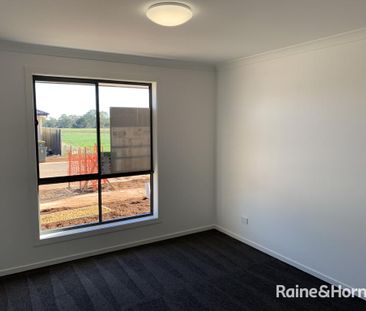 4 Bedroom Family Home in Great Location! - Photo 2